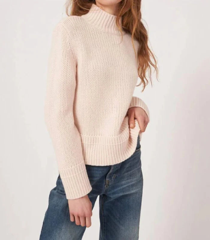 Stylish Women's Attire Chunky Knit Cashmere Sweater In Cream