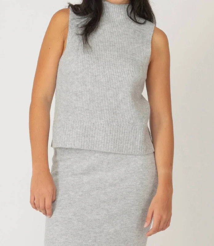 Women's Weekend Outfit Xoxo Sweater In Light Gray